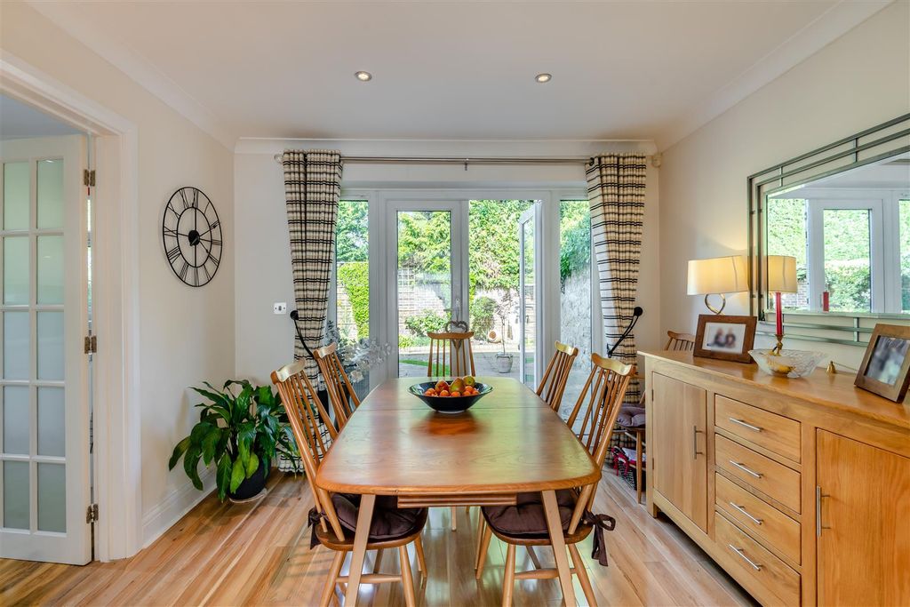 Property photo 3 of 21 8646189-Interior05.Jpg