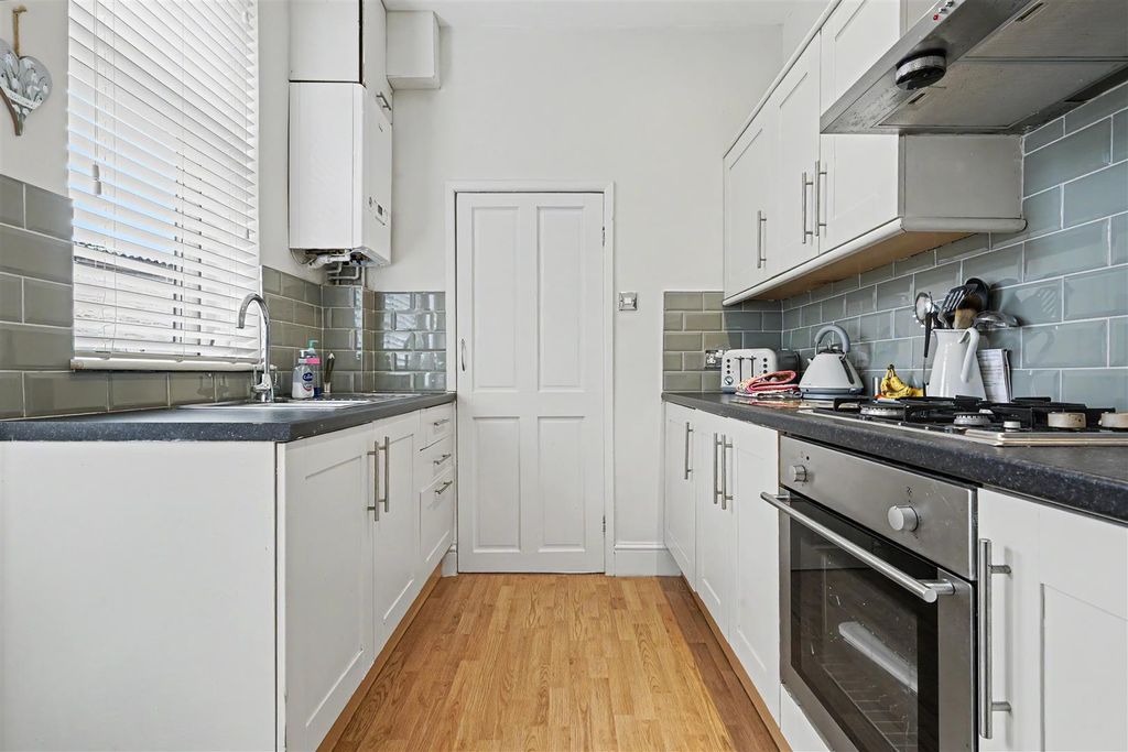 Property photo 3 of 14 Kitchen