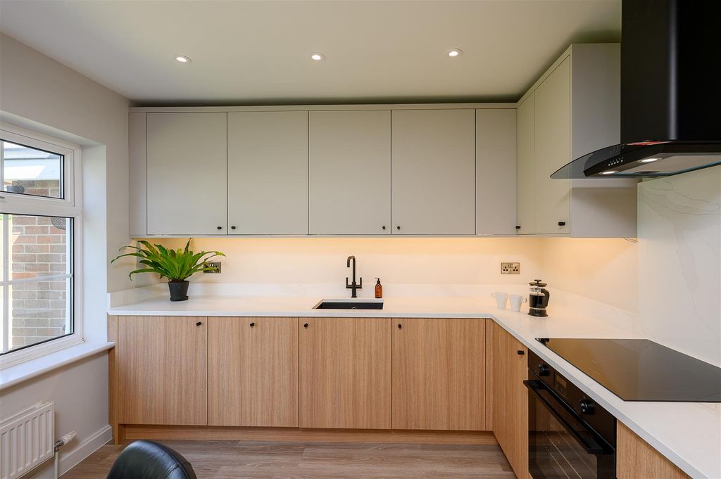 Property photo 2 of 20 Kitchen Diner