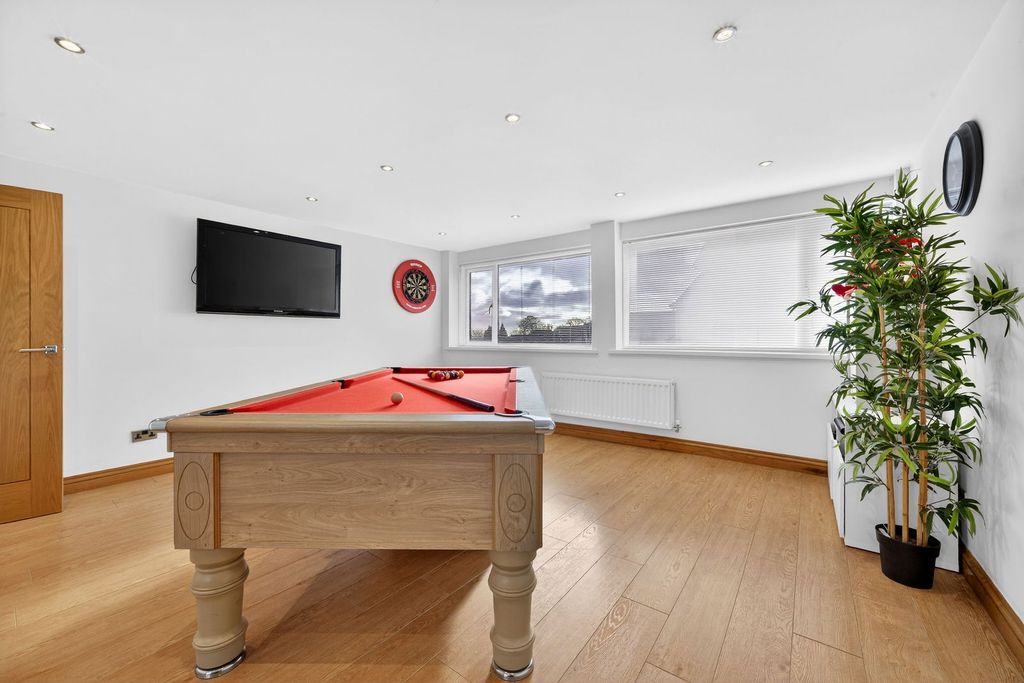 Property photo 3 of 21