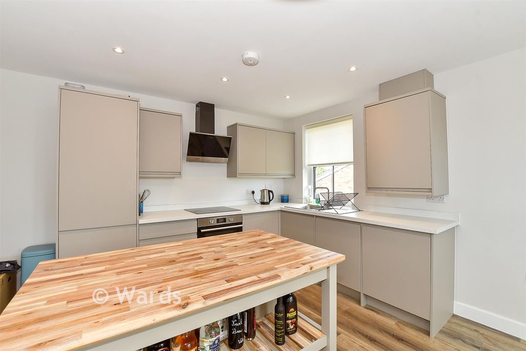 Property photo 3 of 11 Lounge/ Kitchen