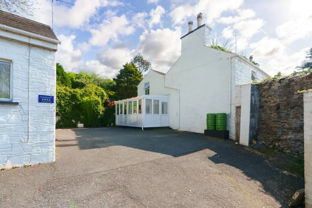 Property photo 3 of 33