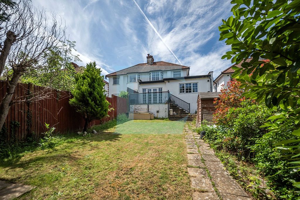 Property photo 3 of 17 Picture No. 40