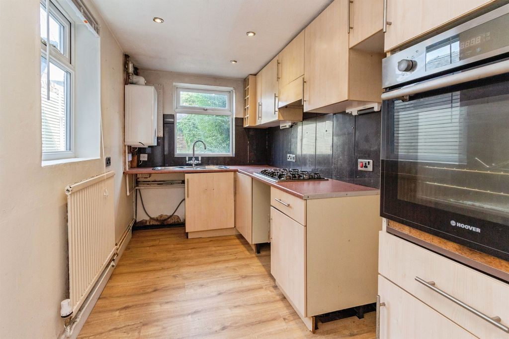 Property photo 2 of 17