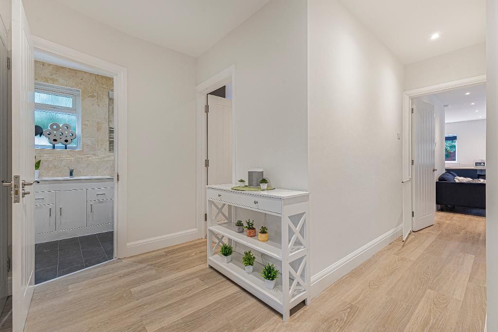 Property photo 2 of 21 Entrance Hall