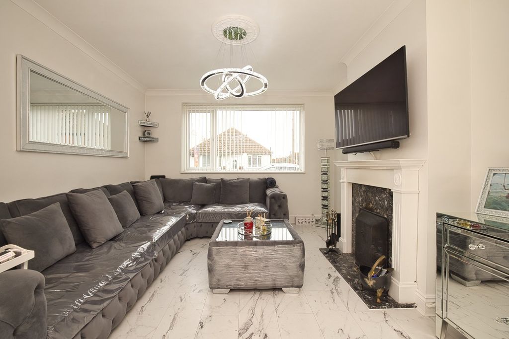 Property photo 2 of 13 Picture 2