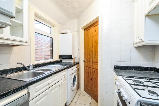 Property photo 2 of 10 Kitchen
