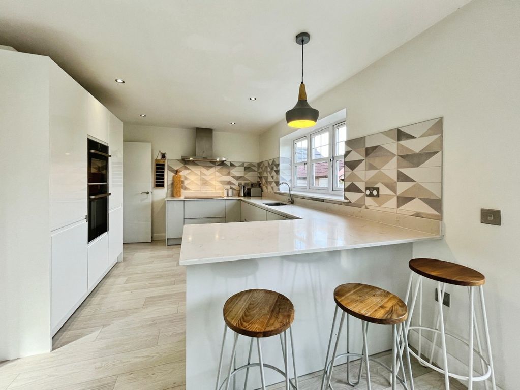 Property photo 3 of 28 4332097