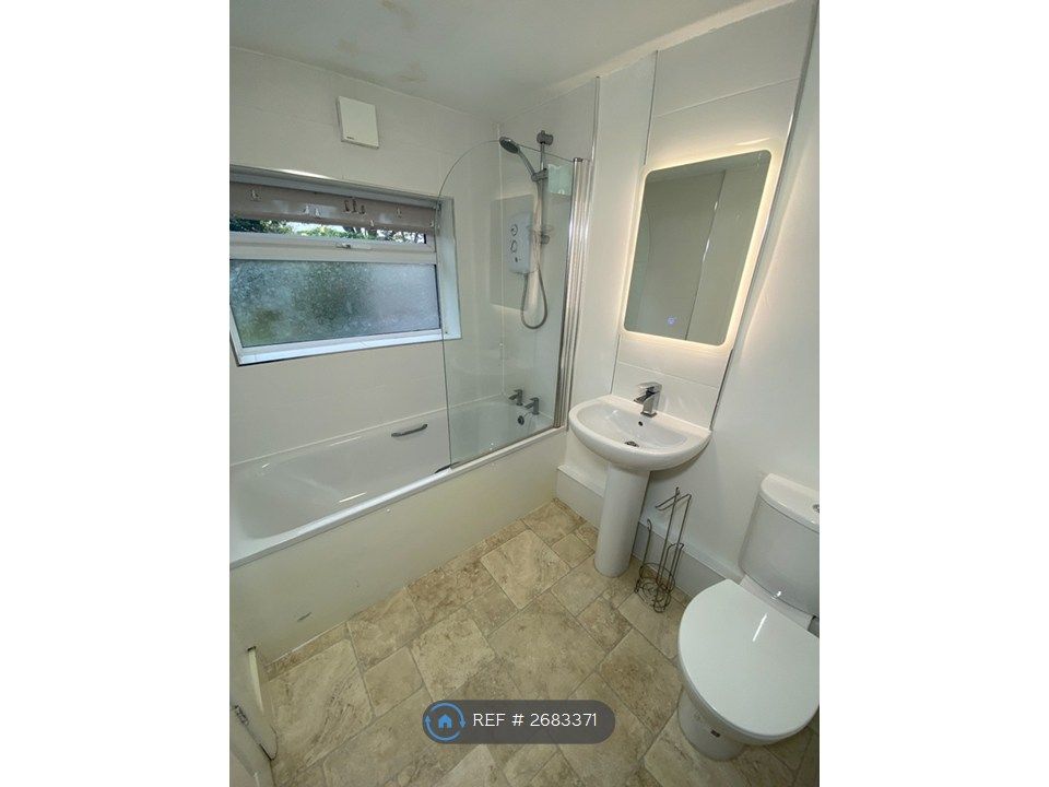 Property photo 3 of 9 Bathroom