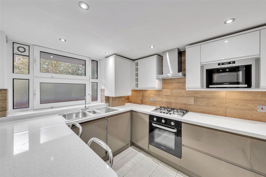 Property photo 3 of 15 Picture No. 02