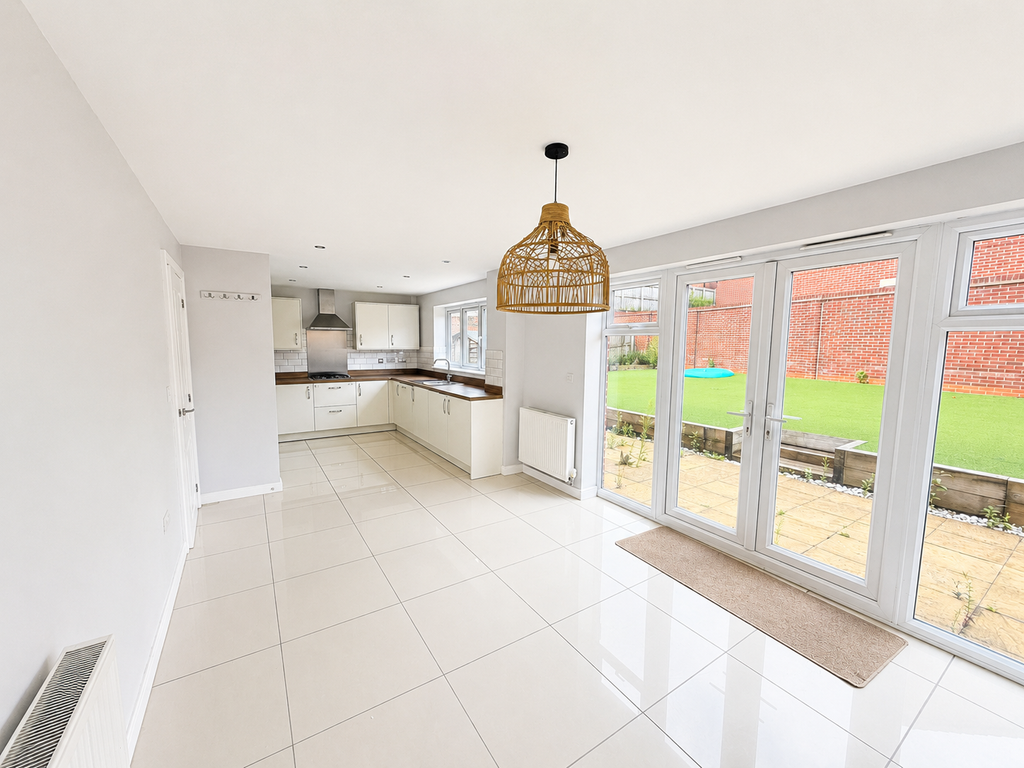 Property photo 3 of 14 Kitchen Dining