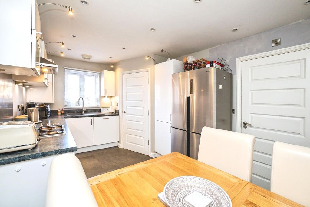 Property photo 3 of 20 Pbox-Img.Jpg