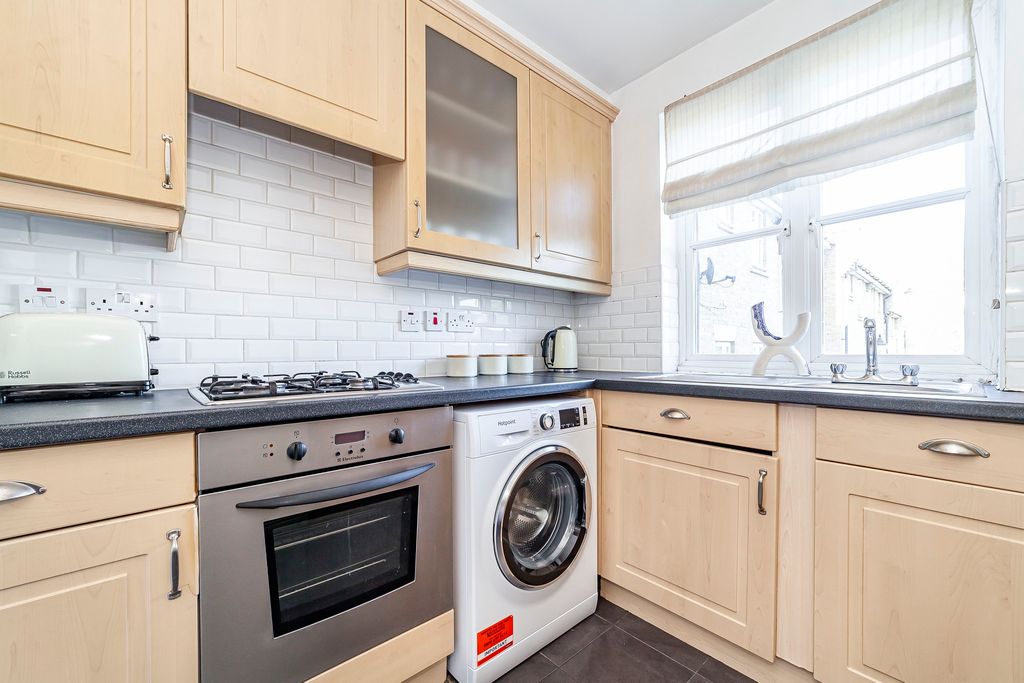Property photo 2 of 30 Kitchen
