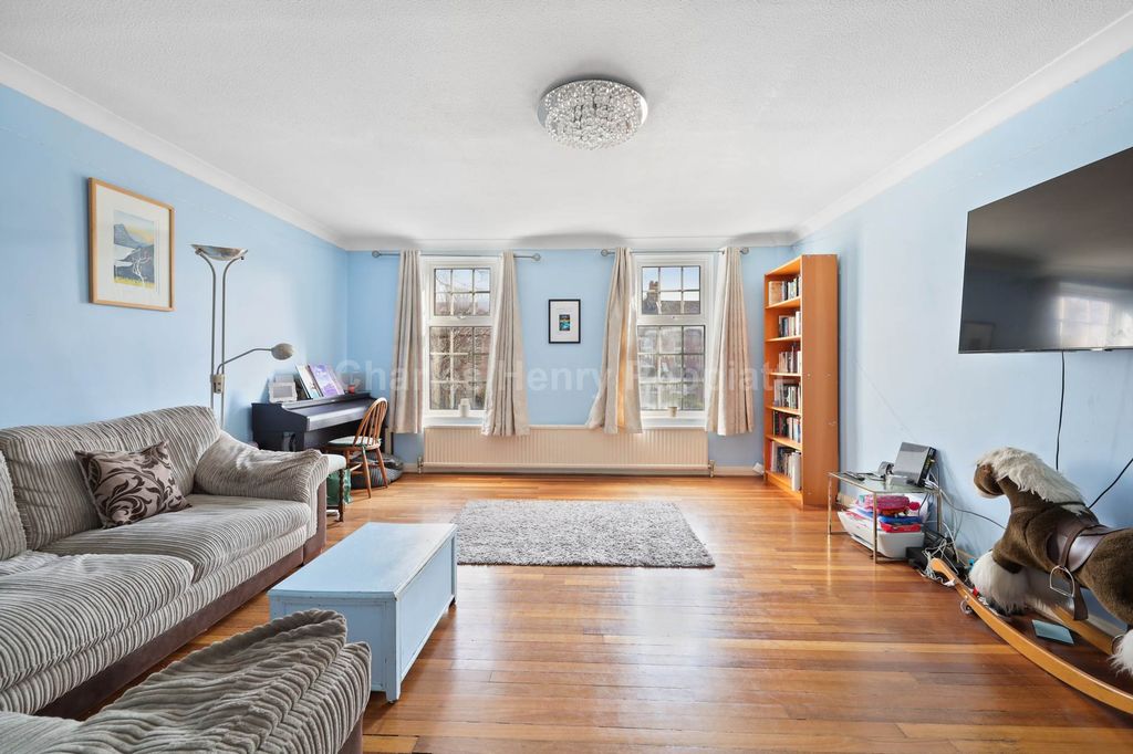 Property photo 2 of 17