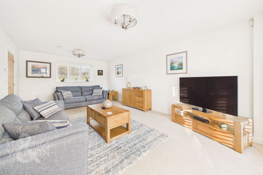 Property photo 2 of 29