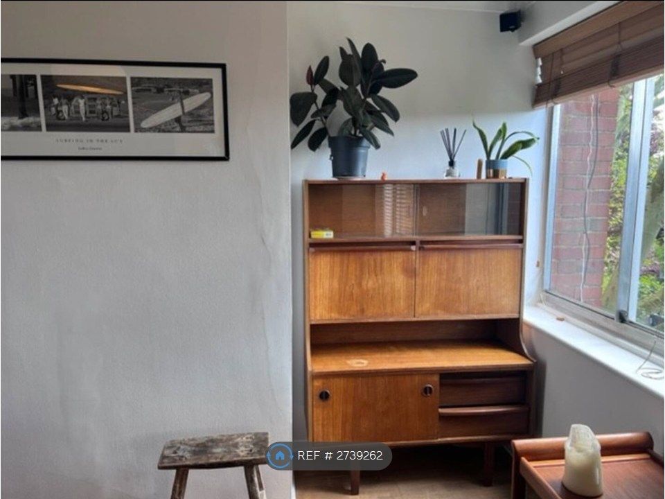 Property photo 3 of 15 Lounge