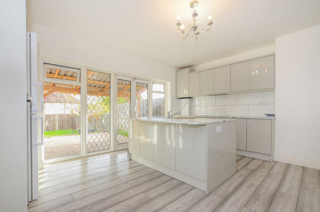 Property photo 2 of 21 Pbox-Img.Jpg