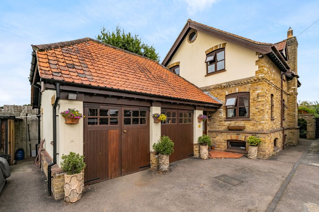 Property photo 1 of 23