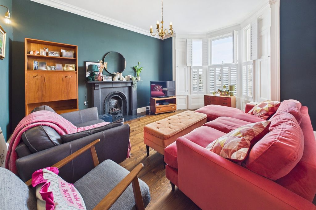 Property photo 3 of 14 Sitting Room
