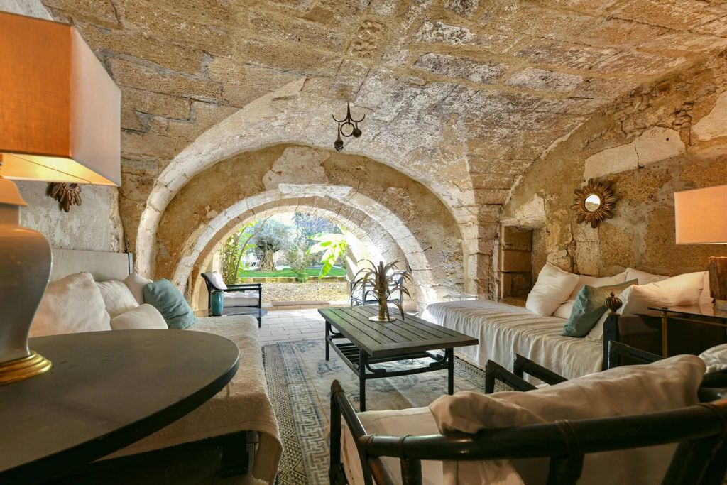 Property photo 3 of 39