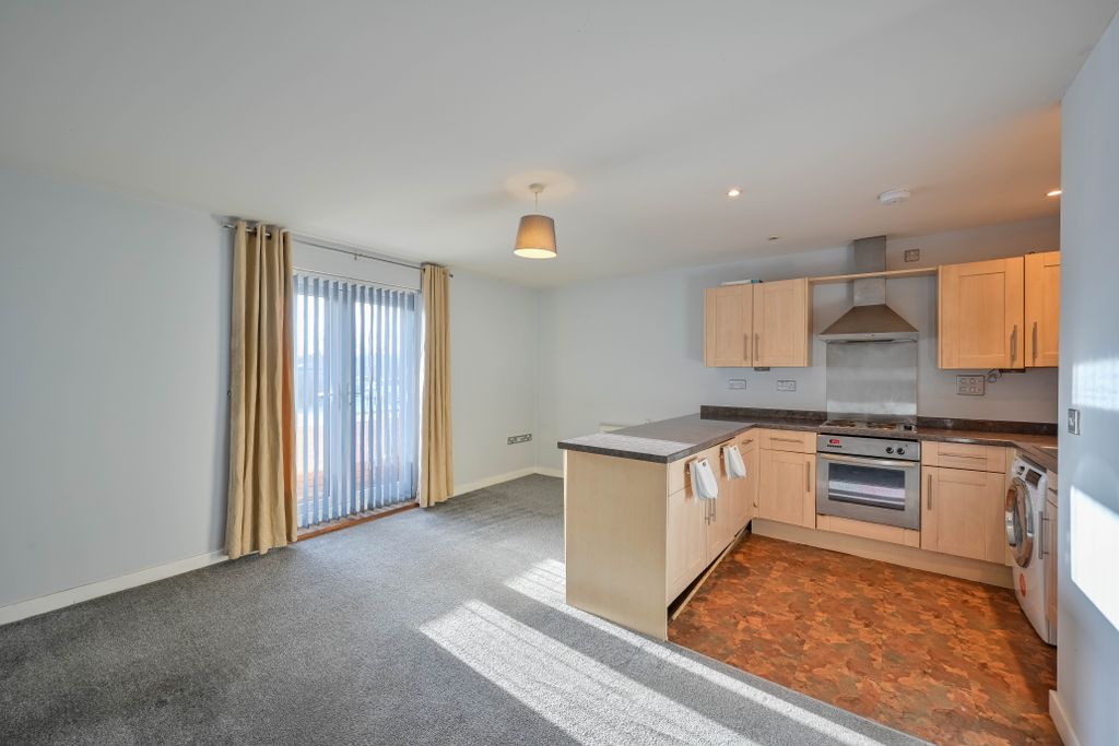 Property photo 3 of 12 Lounge Kitchen