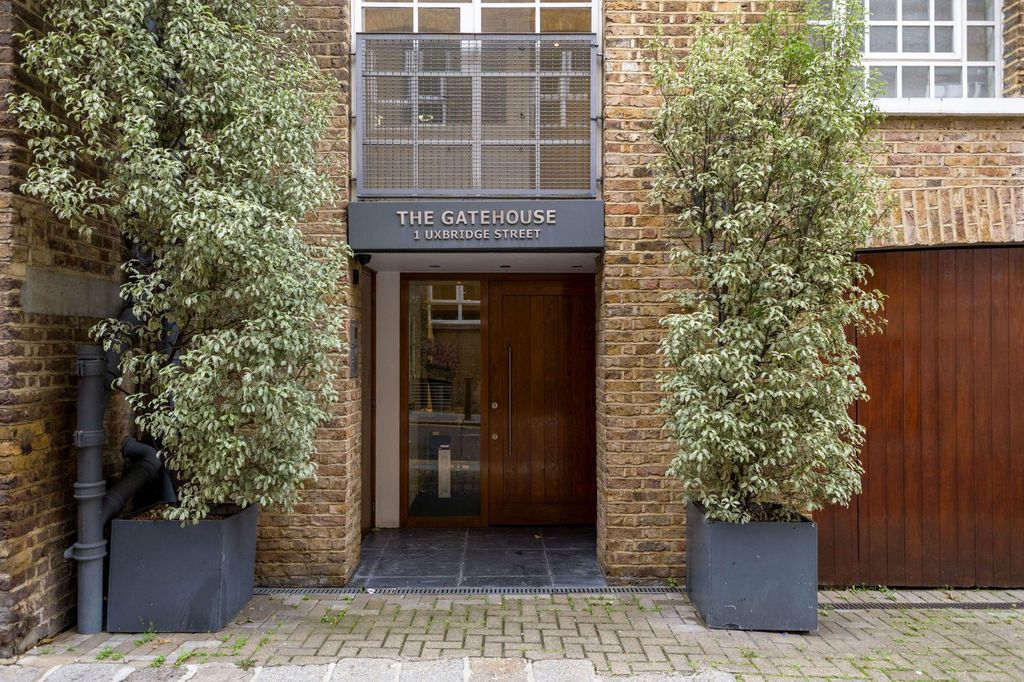 Property photo 2 of 19 Exterior