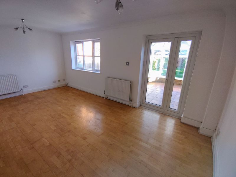 Property photo 3 of 11 Photo 3