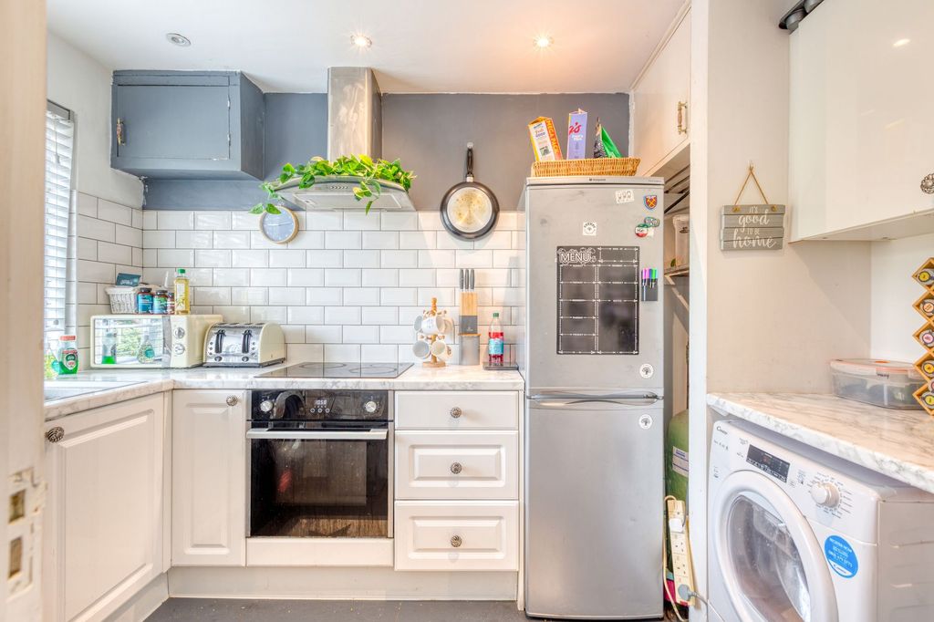 Property photo 3 of 19