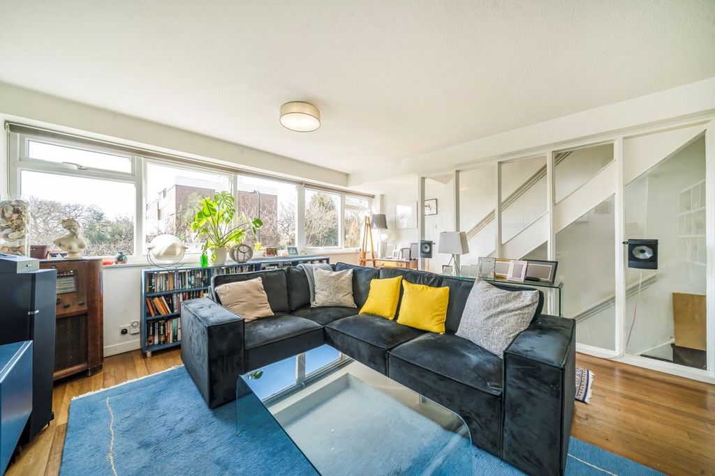 Property photo 3 of 11