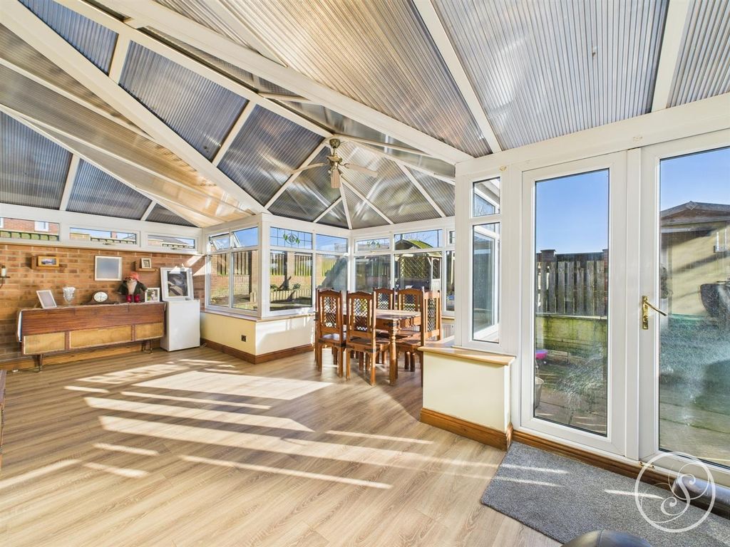 Property photo 3 of 23 Conservatory
