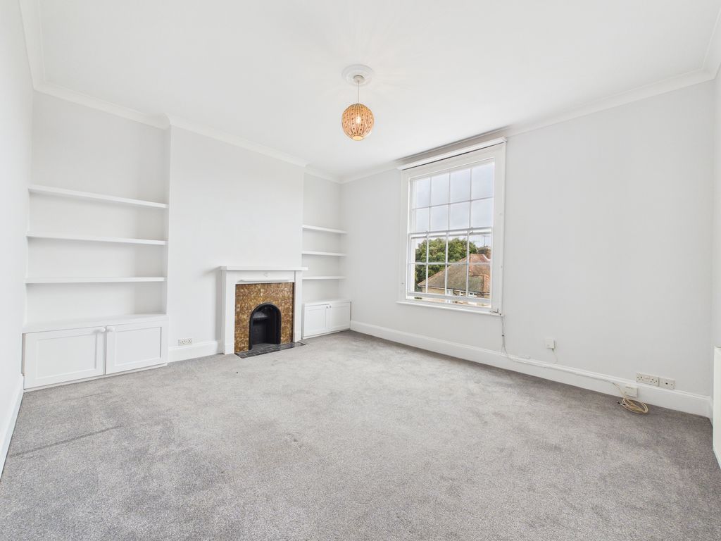 Property photo 2 of 6 Lounge