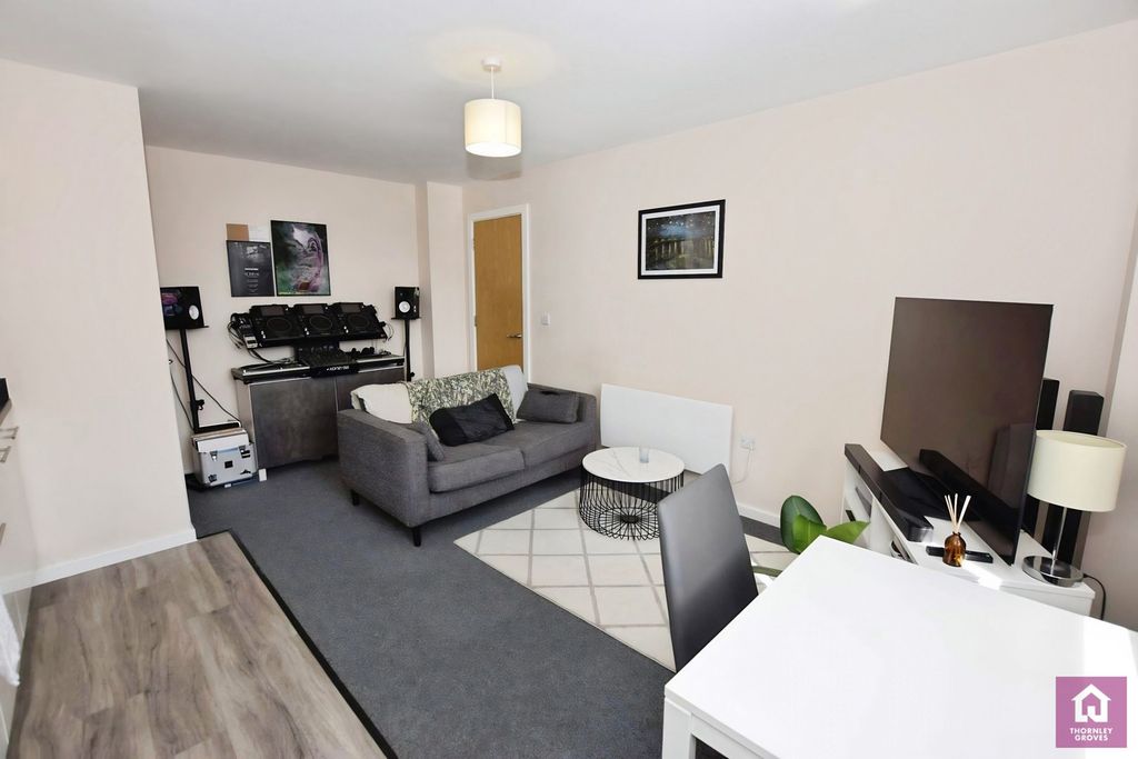 Property photo 2 of 14 Pbox-Img.Jpg