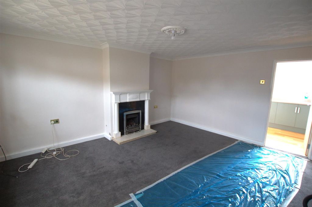 Property photo 3 of 7 Living Room .Jpg