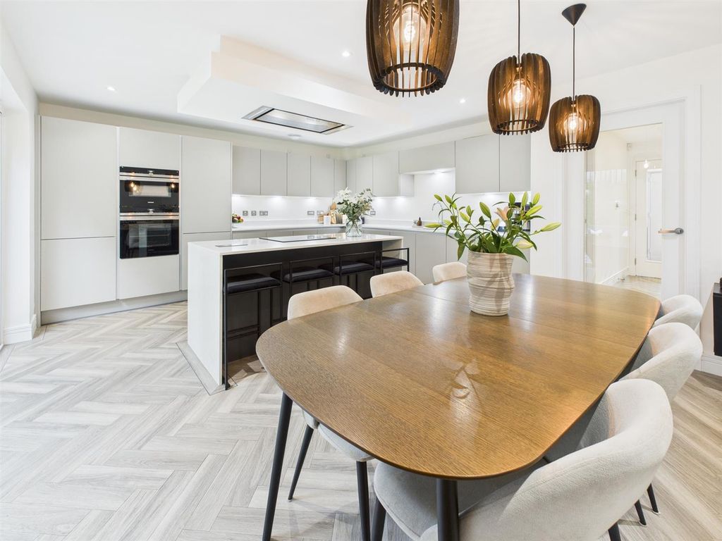 Property photo 3 of 27 Cam03782G0-Pr0200-Still019_Alt.Jpg