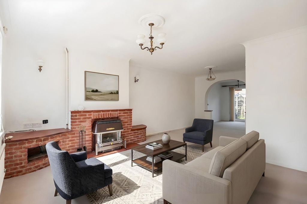 Property photo 2 of 12