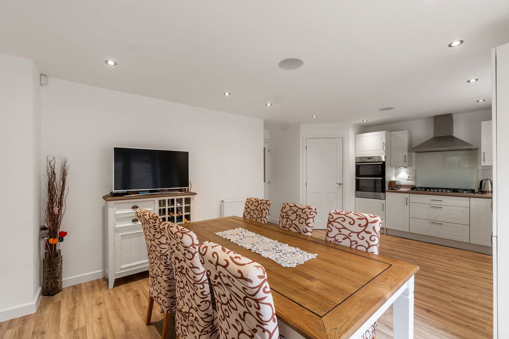 Property photo 3 of 24