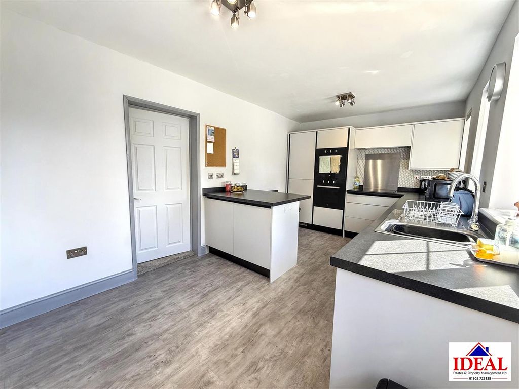 Property photo 2 of 16 Image00012.Jpg