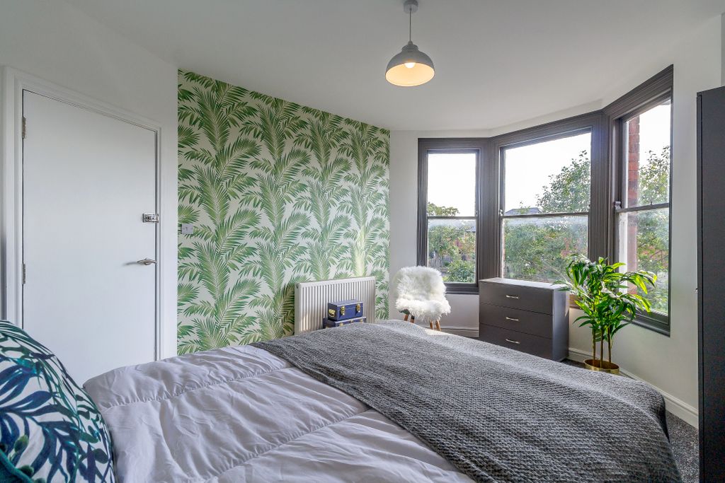 Property photo 3 of 22 8435316-Interior5-800
