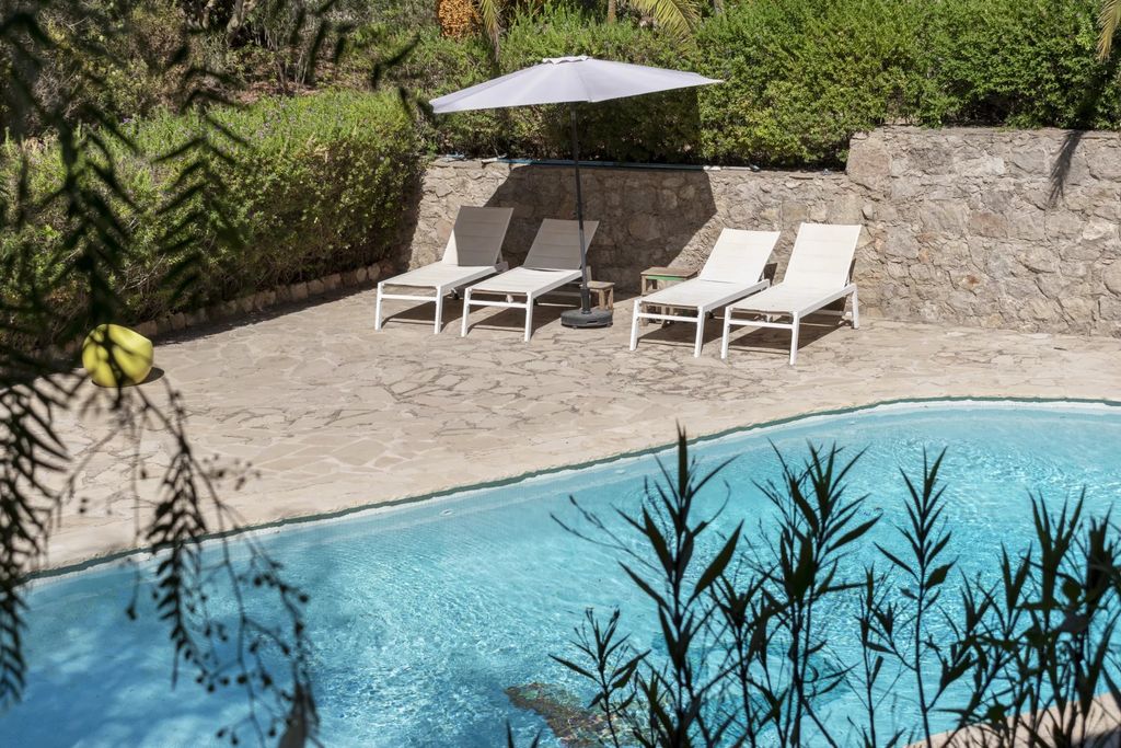 Property photo 3 of 32