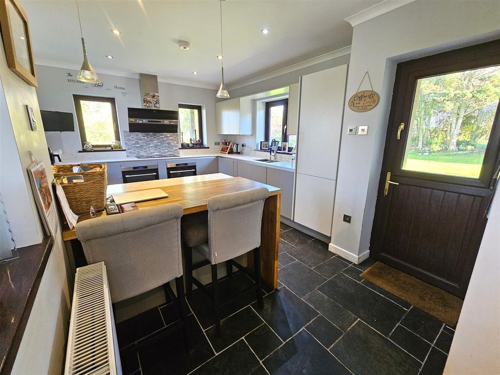 Property photo 3 of 21 Breakfast Area.Jpg