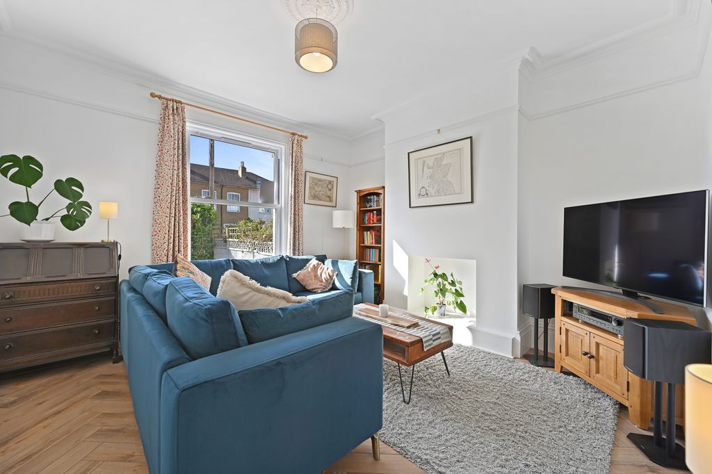 Property photo 1 of 11