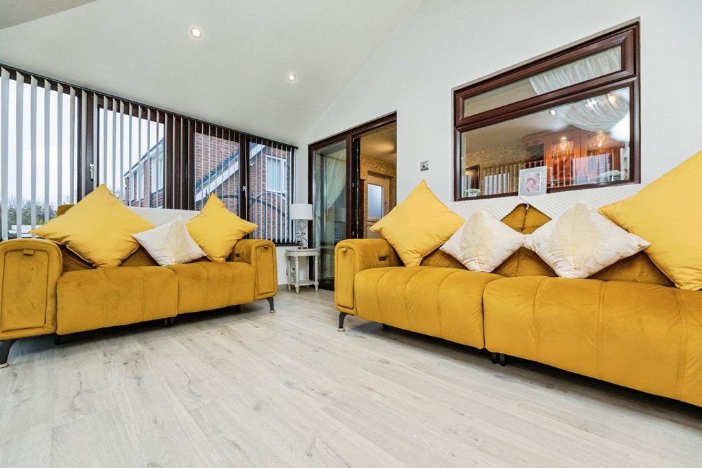 Property photo 2 of 24 Pbox-Img.Jpg