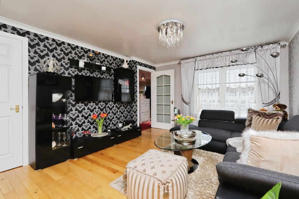 Property photo 3 of 25 Abbotsford Lane