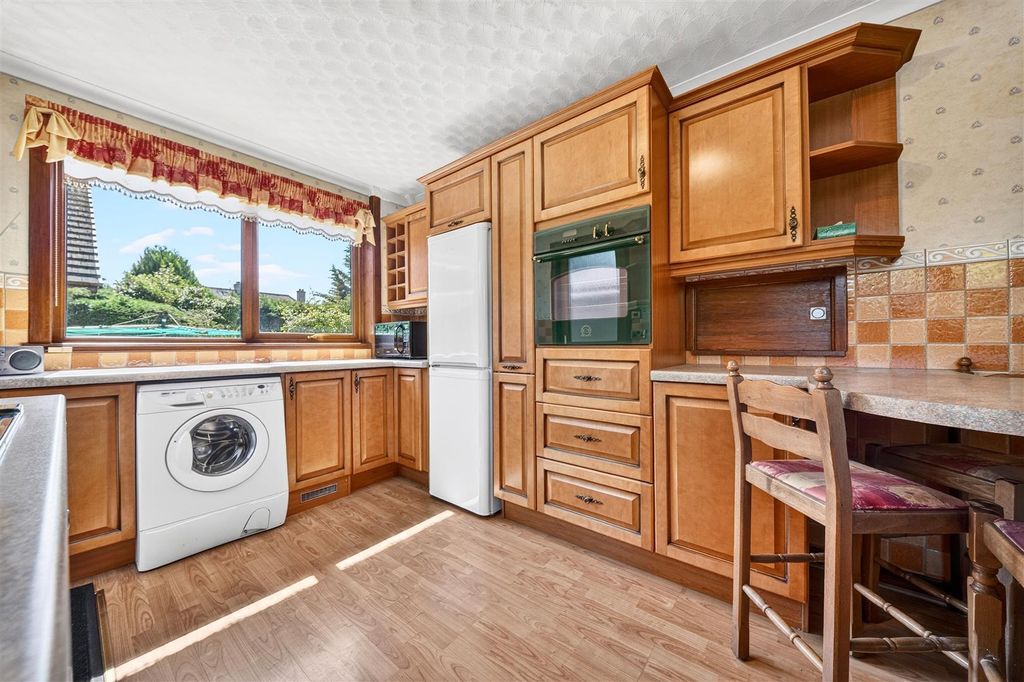 Property photo 3 of 21 Kitchen