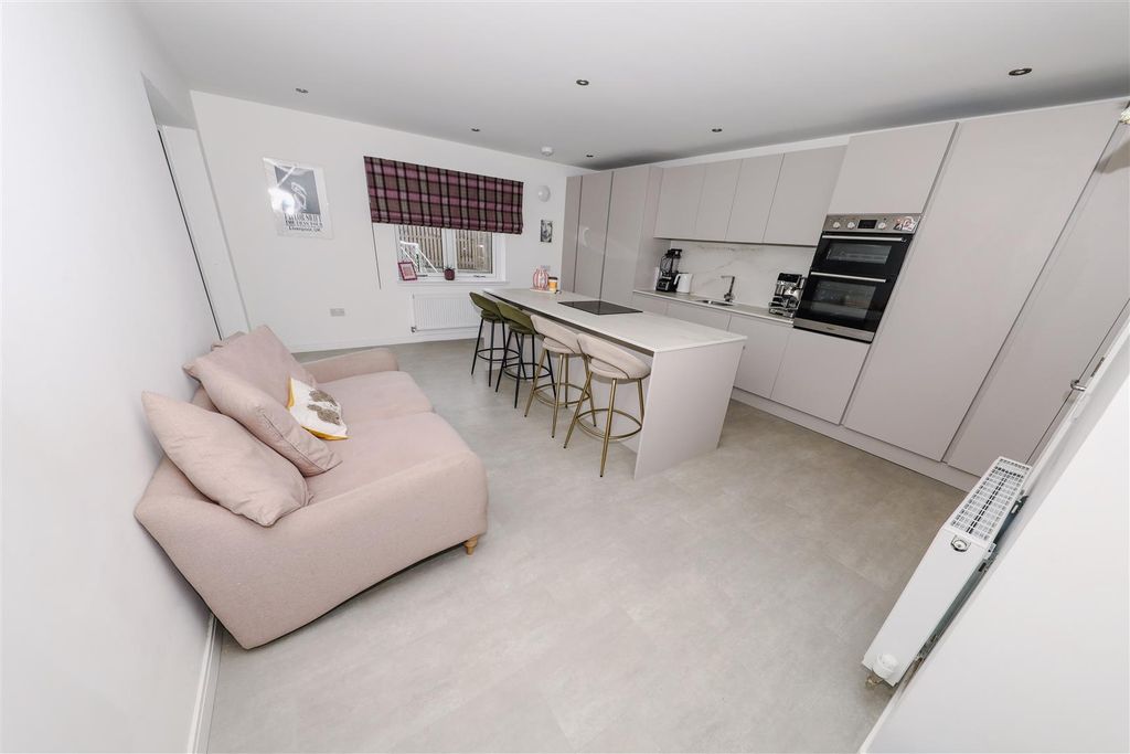 Property photo 3 of 27 c