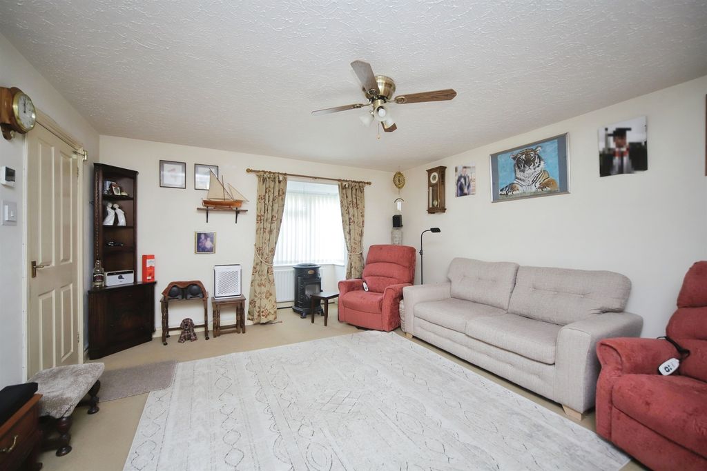 Property photo 2 of 23