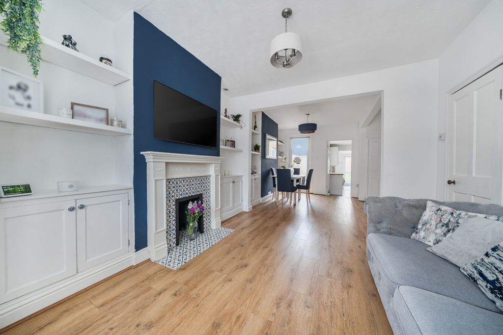 Property photo 2 of 24 1410467-19-698Df3...