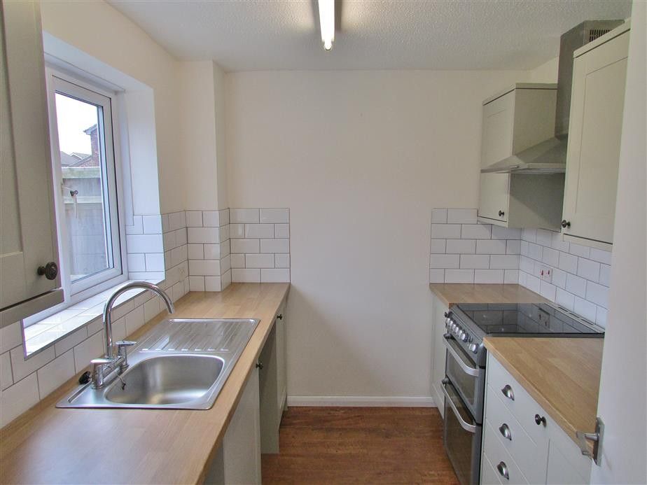 Property photo 3 of 12 Kitchen