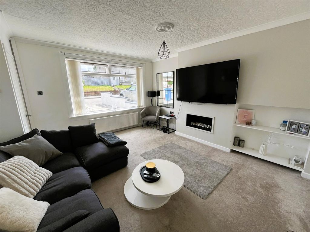 Property photo 2 of 14 Lounge