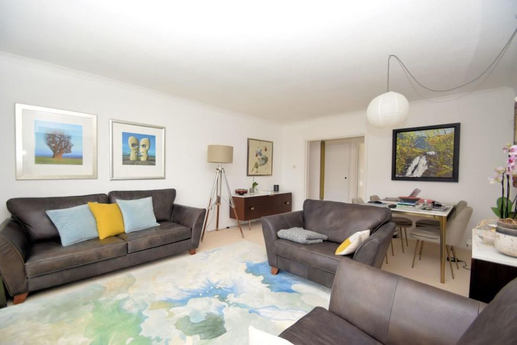 Property photo 3 of 11 Living Room